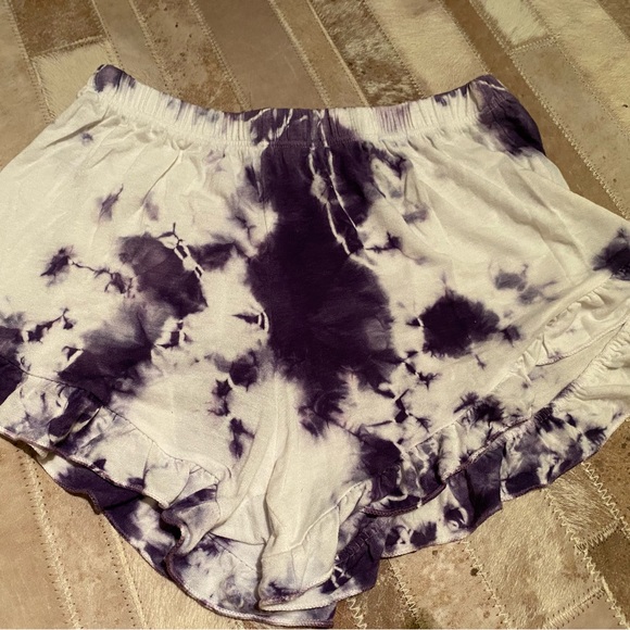 Chic2Chic Girls Tie Dye Soft Shorts - Picture 1 of 3